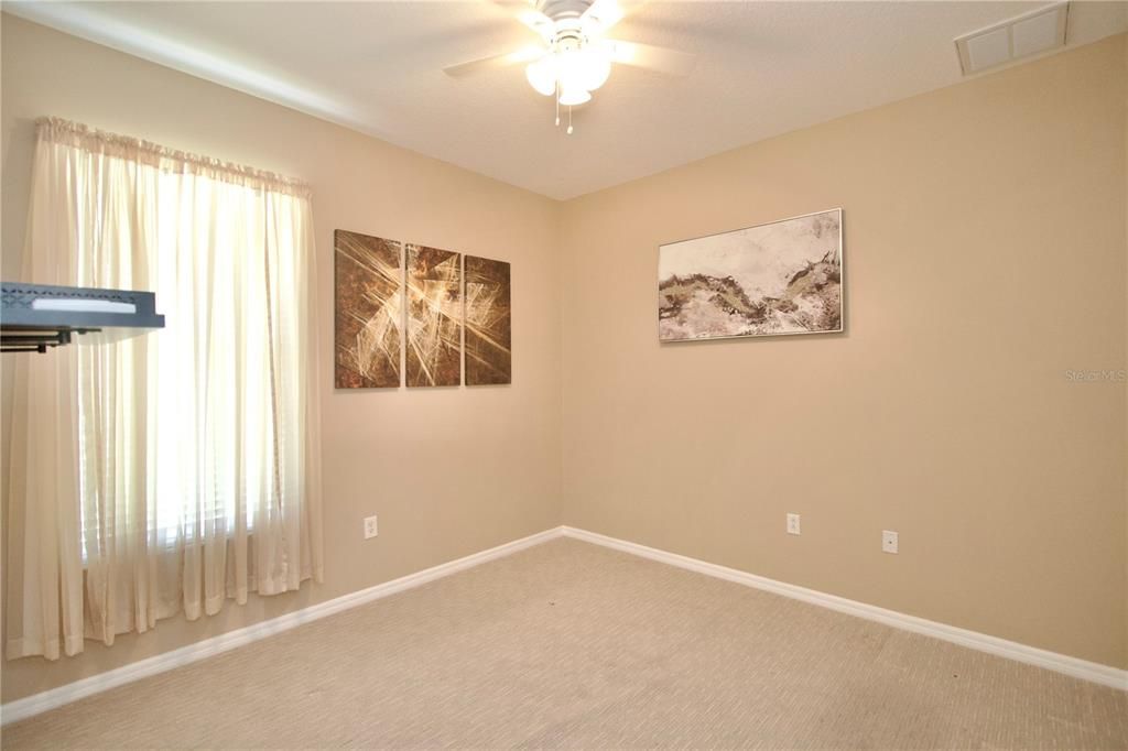 Activo con contrato: $410,000 (4 camas, 3 baños, 2246 Pies cuadrados)