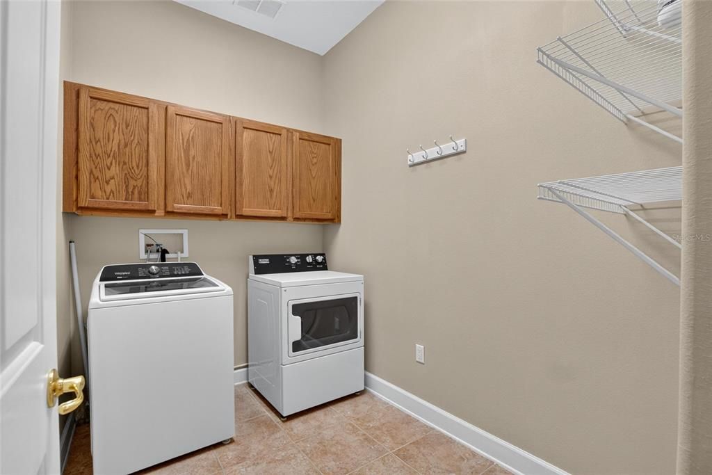For Sale: $499,900 (4 beds, 3 baths, 2581 Square Feet)