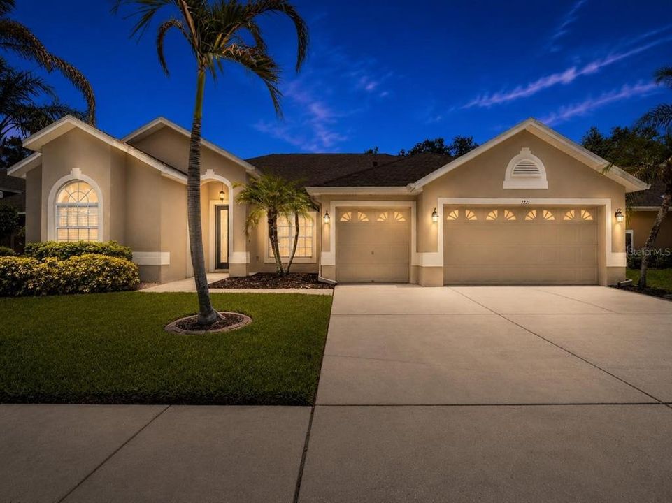 For Sale: $499,900 (4 beds, 3 baths, 2581 Square Feet)