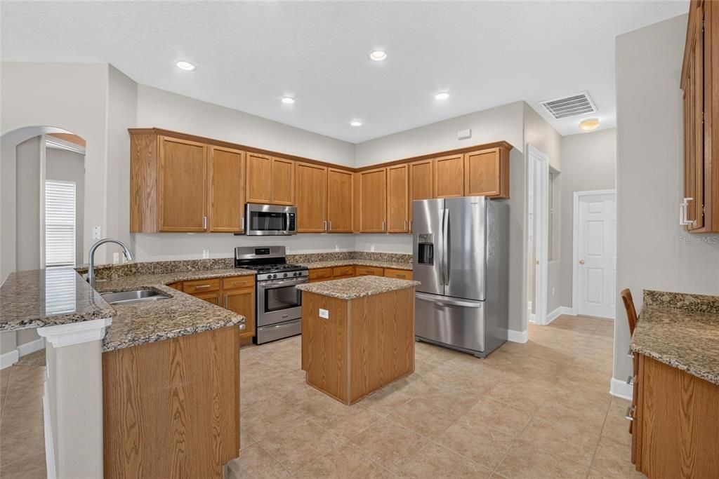 For Sale: $499,900 (4 beds, 3 baths, 2581 Square Feet)