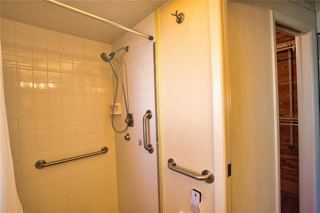 На продажу: $424,000 (3 спален, 2 ванн, 1856 Квадратных фут)