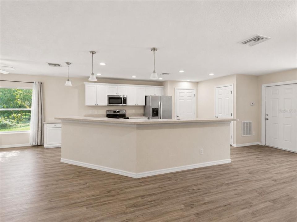 For Sale: $350,000 (3 beds, 2 baths, 1466 Square Feet)