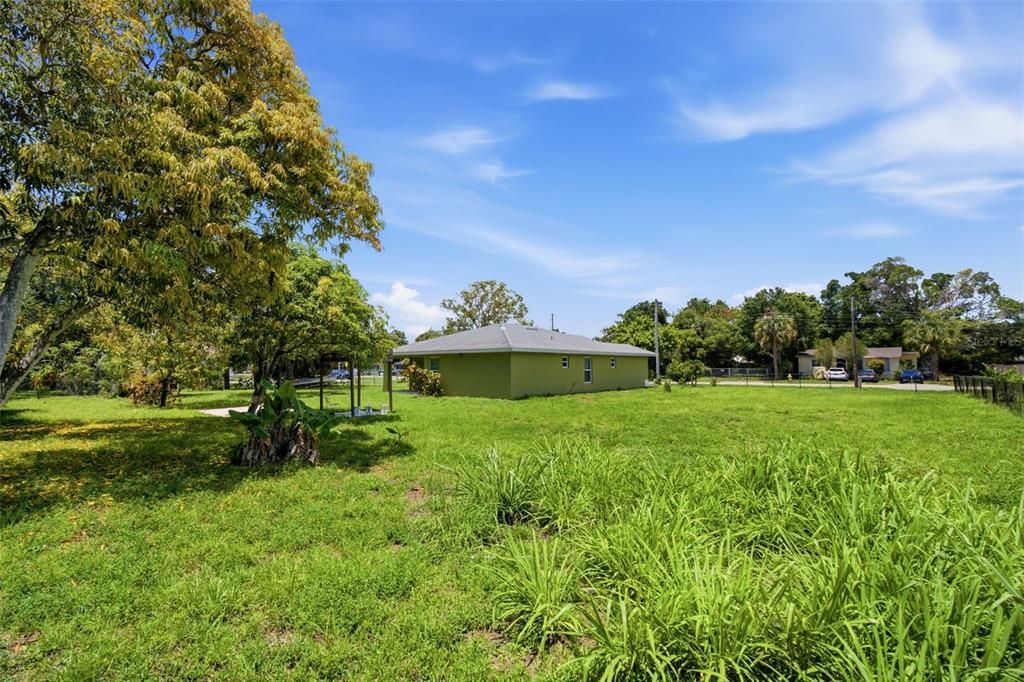 For Sale: $326,000 (3 beds, 2 baths, 1466 Square Feet)
