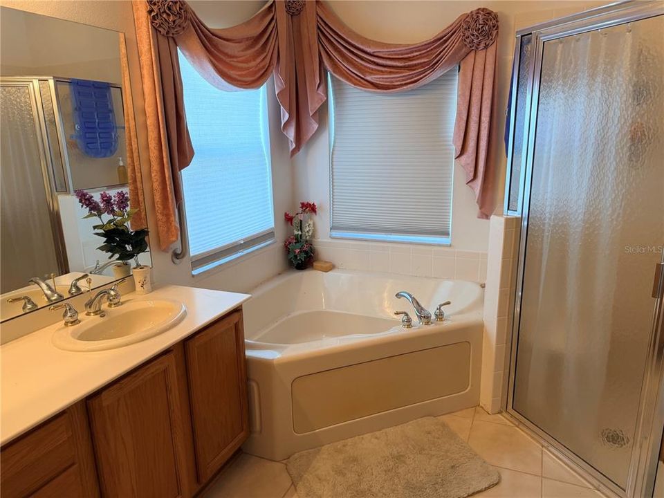 For Sale: $350,000 (3 beds, 3 baths, 2325 Square Feet)