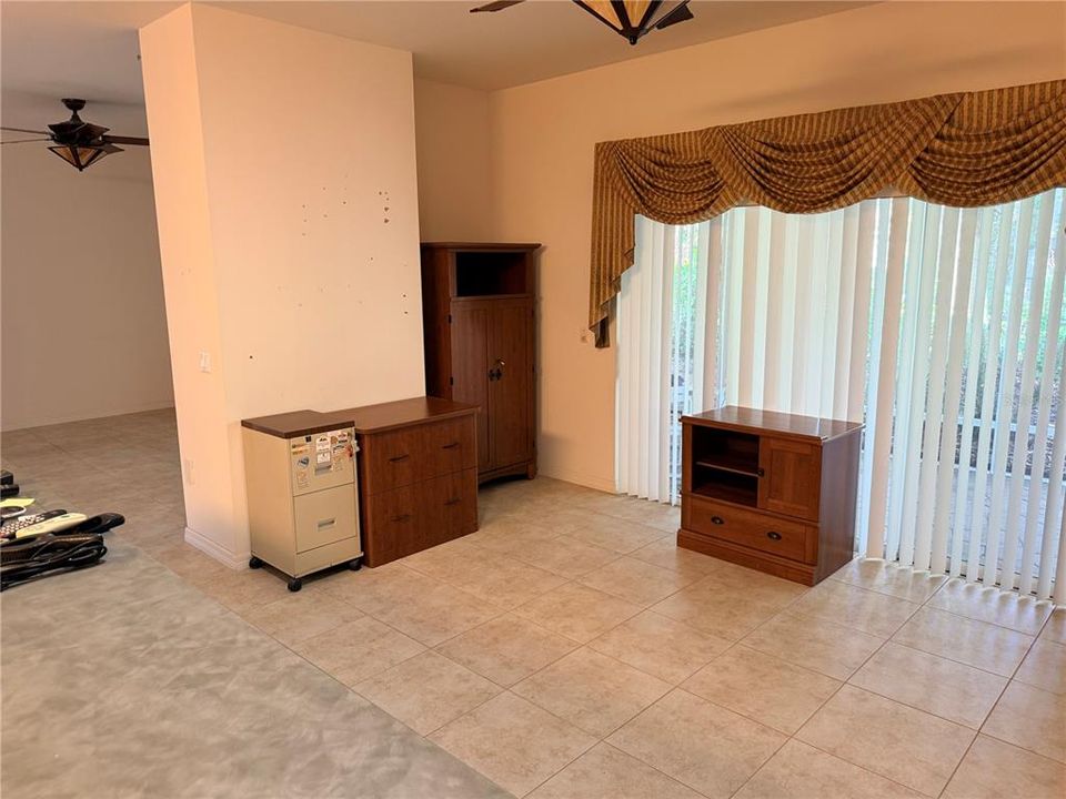 For Sale: $350,000 (3 beds, 3 baths, 2325 Square Feet)