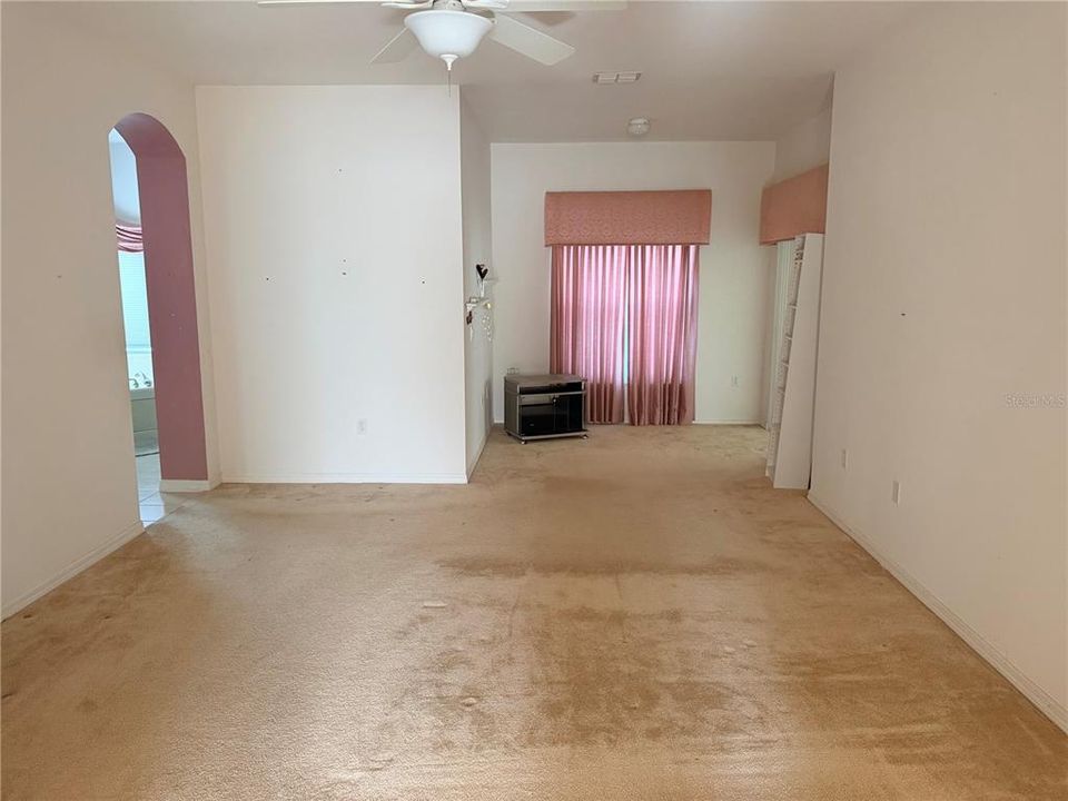 For Sale: $350,000 (3 beds, 3 baths, 2325 Square Feet)