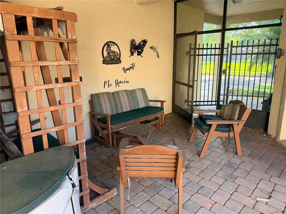 For Sale: $350,000 (3 beds, 3 baths, 2325 Square Feet)