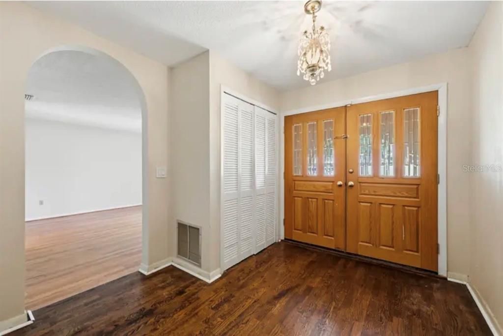 En Venta: $525,000 (4 camas, 2 baños, 2637 Pies cuadrados)