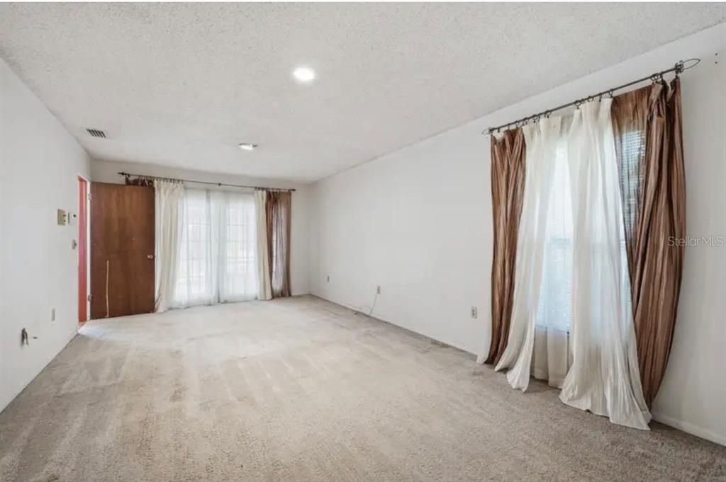En Venta: $525,000 (4 camas, 2 baños, 2637 Pies cuadrados)