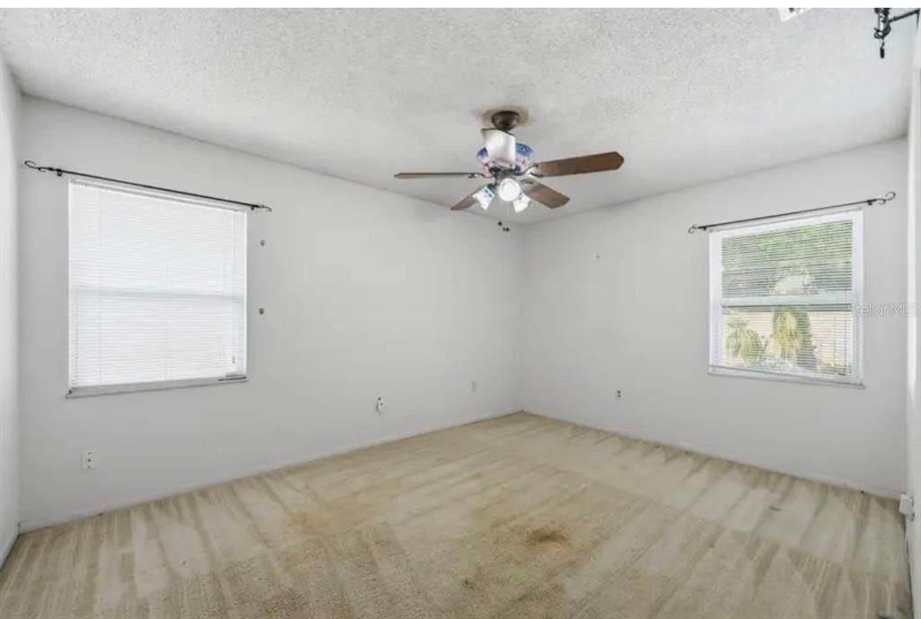 En Venta: $525,000 (4 camas, 2 baños, 2637 Pies cuadrados)