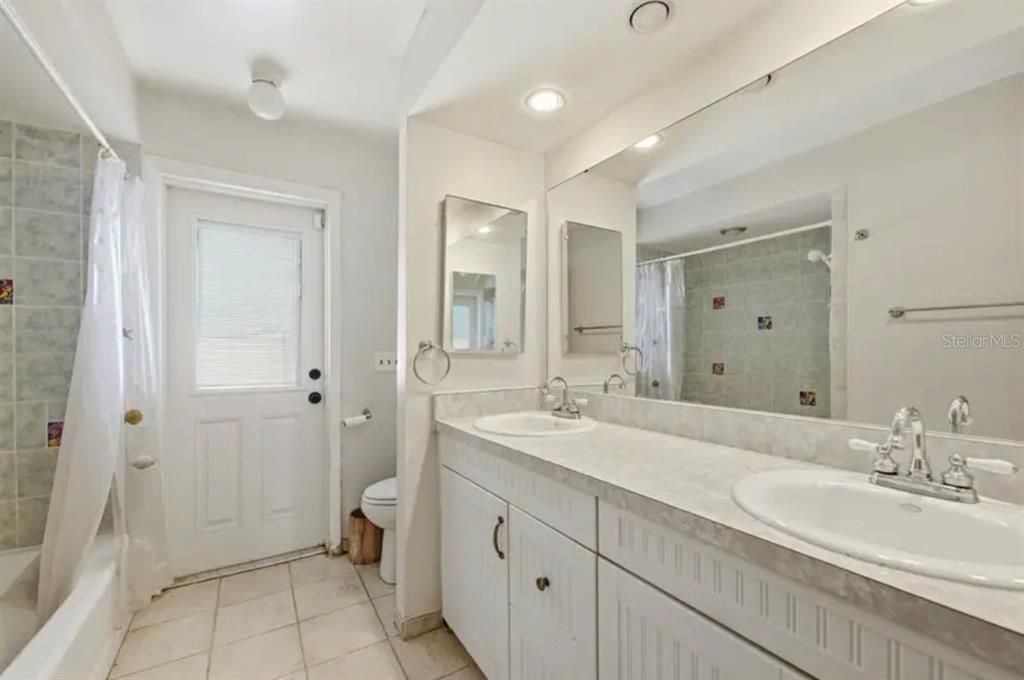 En Venta: $525,000 (4 camas, 2 baños, 2637 Pies cuadrados)