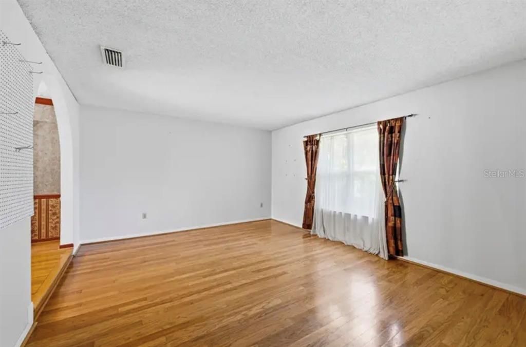 En Venta: $525,000 (4 camas, 2 baños, 2637 Pies cuadrados)