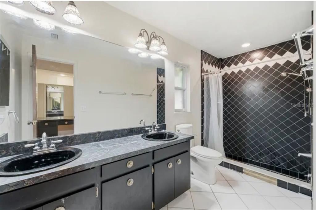 En Venta: $525,000 (4 camas, 2 baños, 2637 Pies cuadrados)