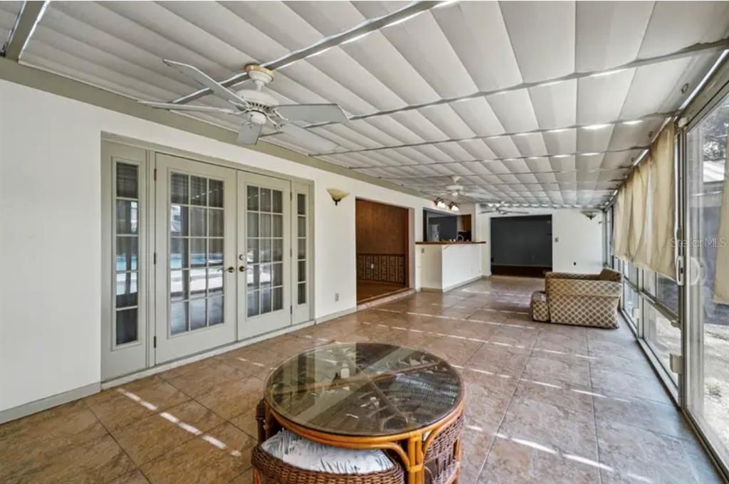 En Venta: $525,000 (4 camas, 2 baños, 2637 Pies cuadrados)