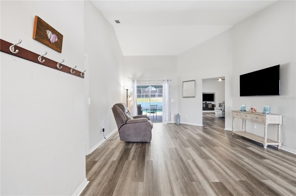 For Sale: $599,900 (3 beds, 2 baths, 1748 Square Feet)