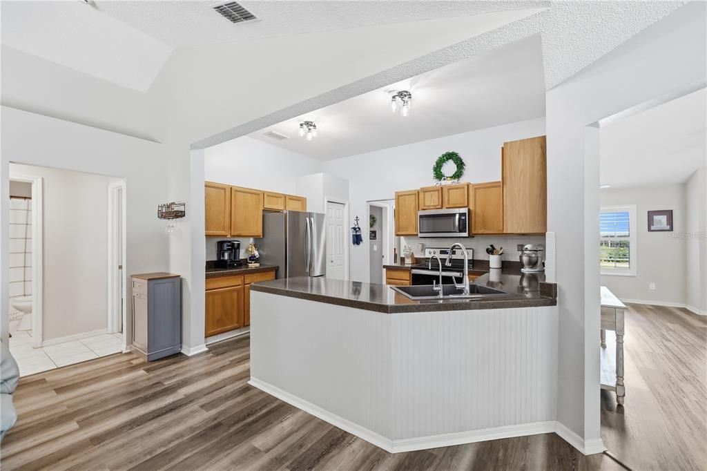 For Sale: $599,900 (3 beds, 2 baths, 1748 Square Feet)
