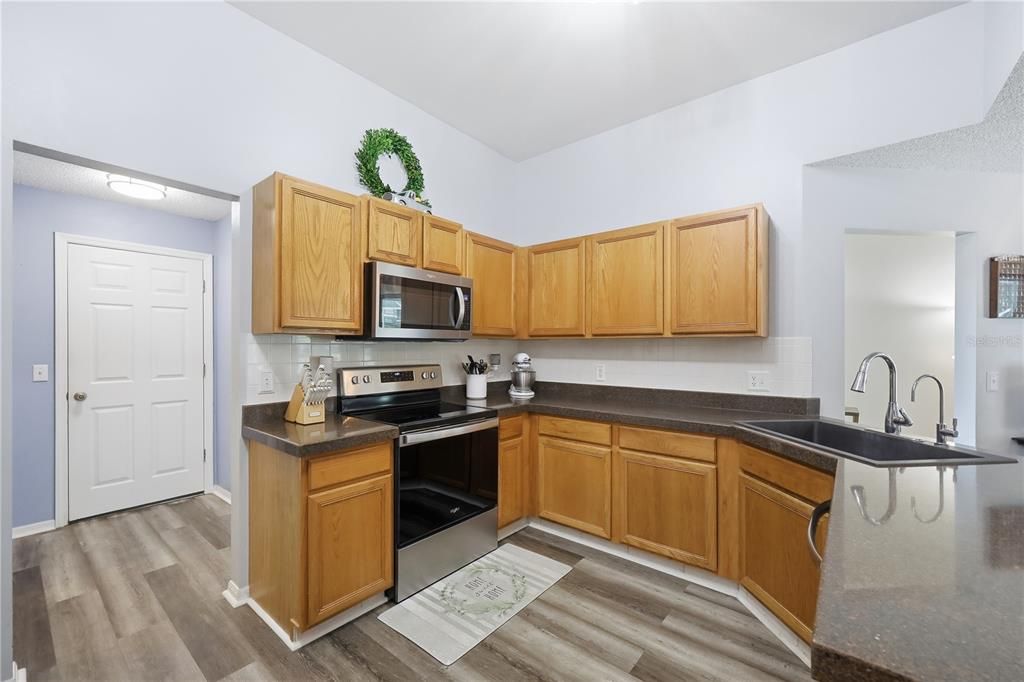 For Sale: $599,900 (3 beds, 2 baths, 1748 Square Feet)