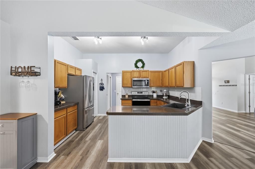 For Sale: $599,900 (3 beds, 2 baths, 1748 Square Feet)