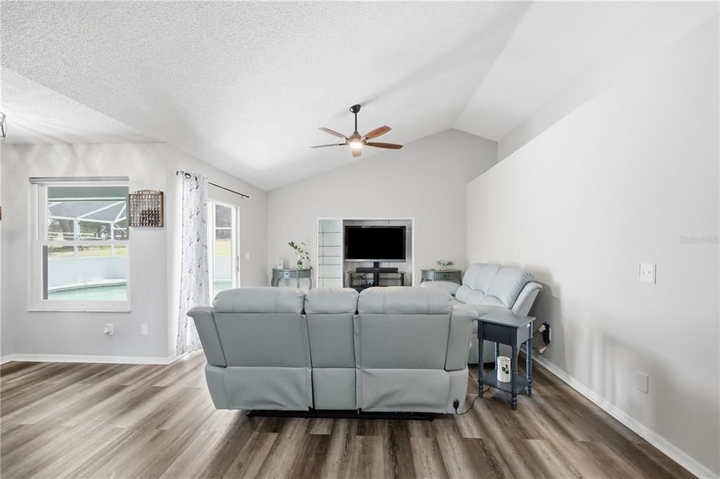 For Sale: $599,900 (3 beds, 2 baths, 1748 Square Feet)