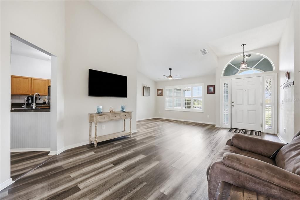 For Sale: $599,900 (3 beds, 2 baths, 1748 Square Feet)