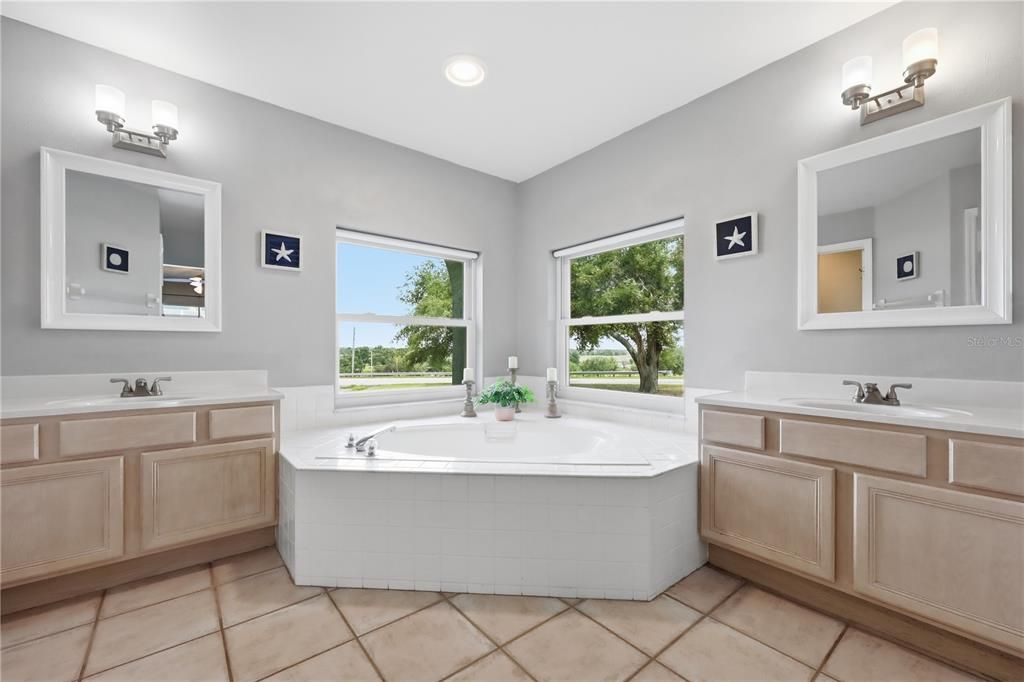 For Sale: $599,900 (3 beds, 2 baths, 1748 Square Feet)