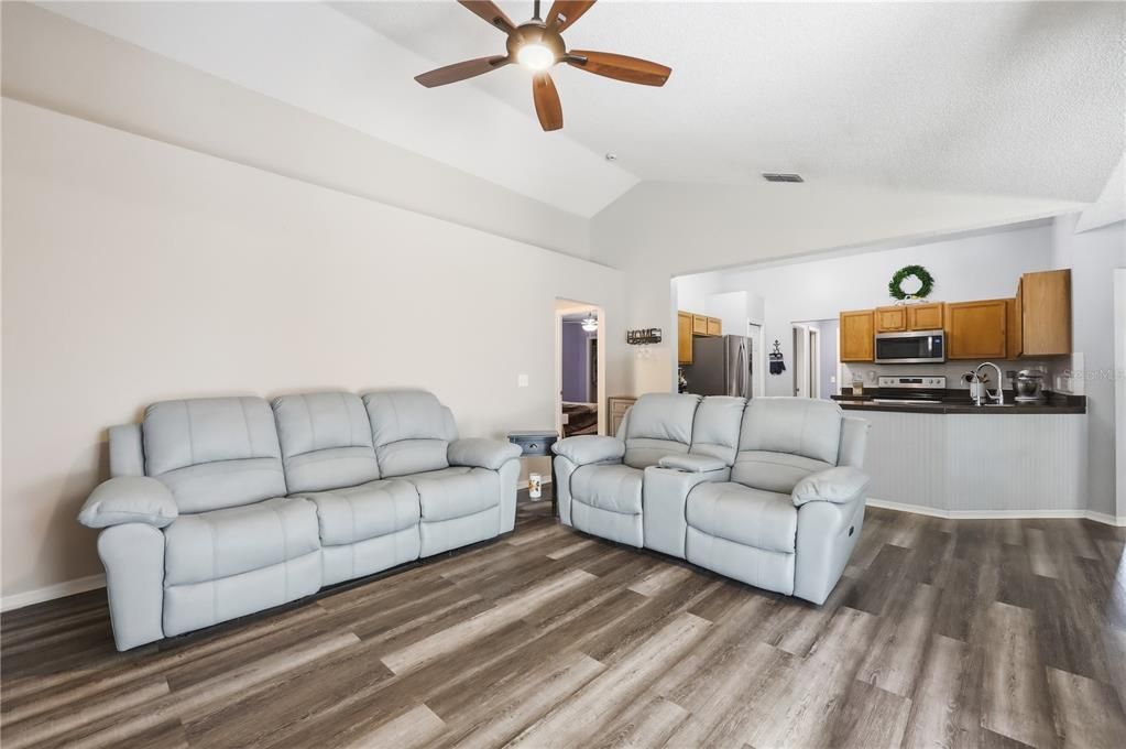 For Sale: $599,900 (3 beds, 2 baths, 1748 Square Feet)