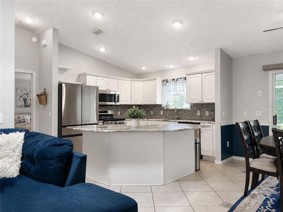 For Sale: $460,000 (3 beds, 2 baths, 1392 Square Feet)