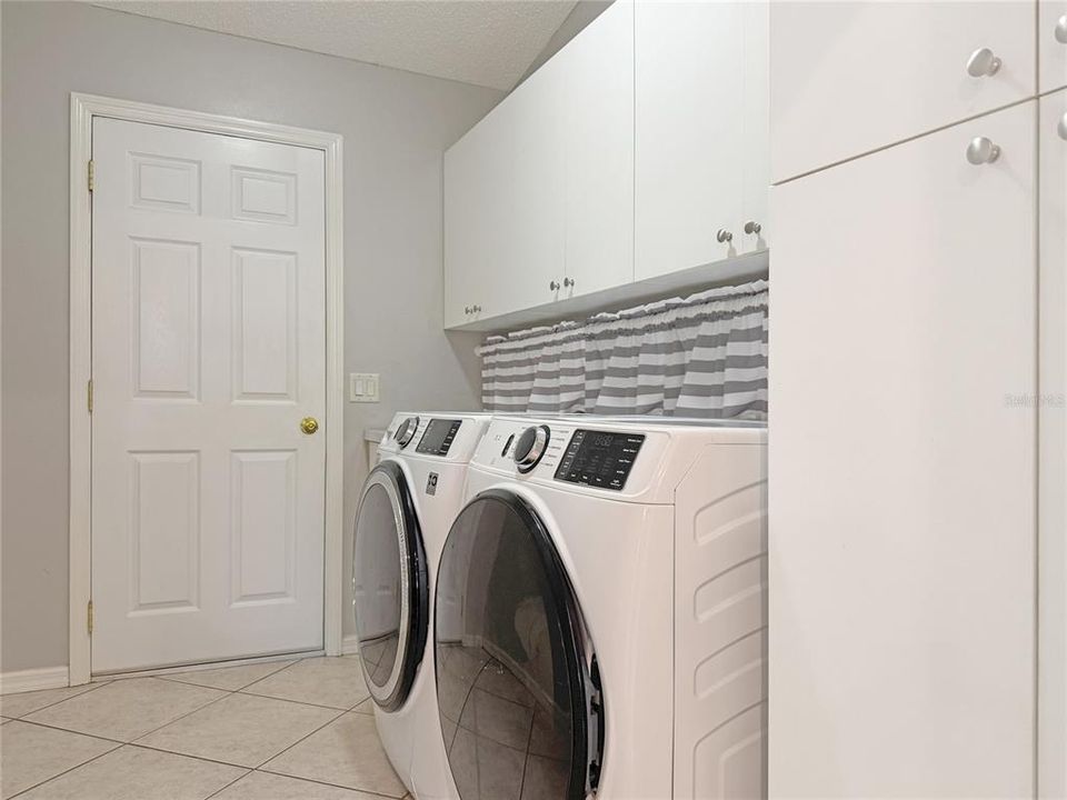 For Sale: $460,000 (3 beds, 2 baths, 1392 Square Feet)