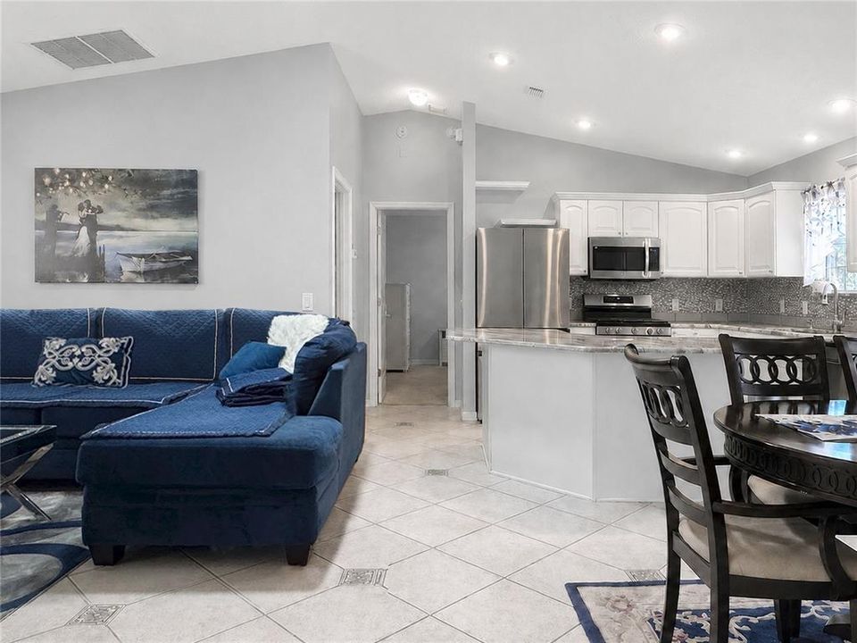 For Sale: $460,000 (3 beds, 2 baths, 1392 Square Feet)