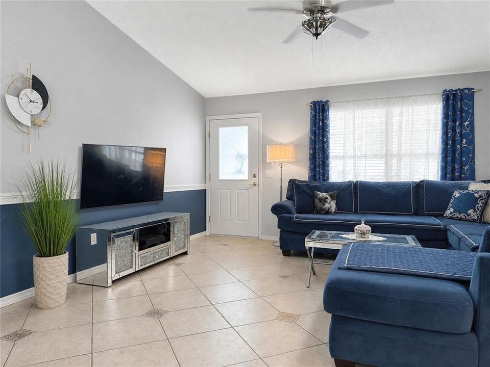 For Sale: $460,000 (3 beds, 2 baths, 1392 Square Feet)