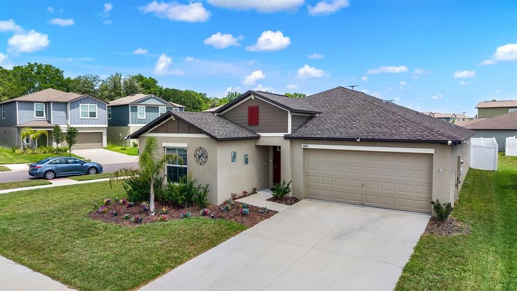 For Sale: $369,000 (4 beds, 2 baths, 1935 Square Feet)