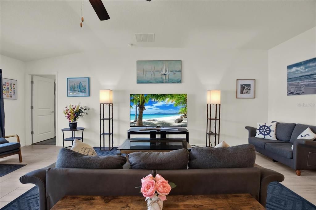 For Sale: $369,000 (4 beds, 2 baths, 1935 Square Feet)