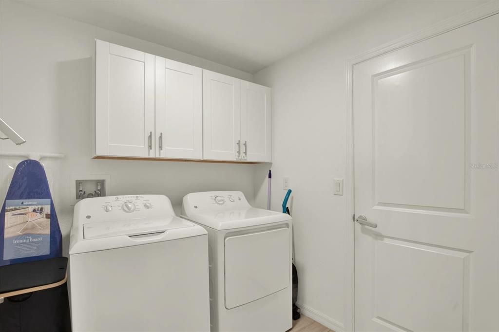 For Sale: $369,000 (4 beds, 2 baths, 1935 Square Feet)