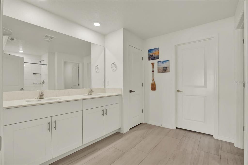For Sale: $369,000 (4 beds, 2 baths, 1935 Square Feet)