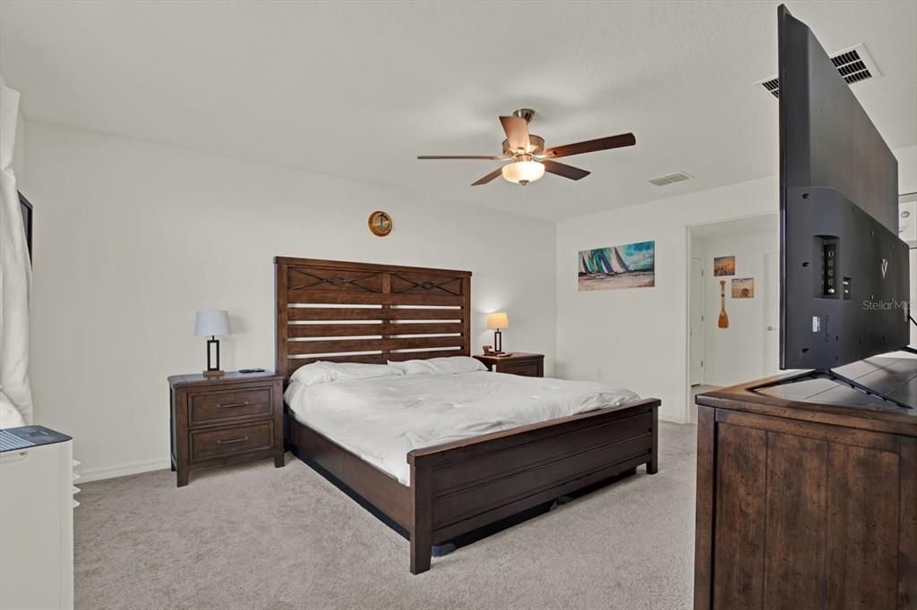 For Sale: $369,000 (4 beds, 2 baths, 1935 Square Feet)