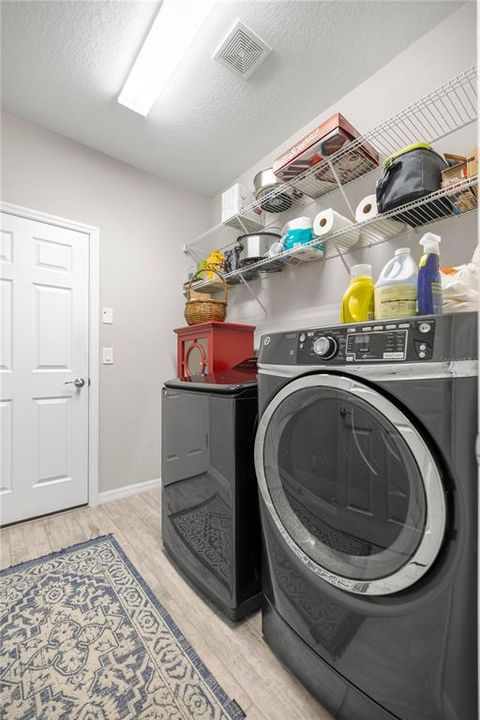Active With Contract: $239,000 (3 beds, 2 baths, 1392 Square Feet)