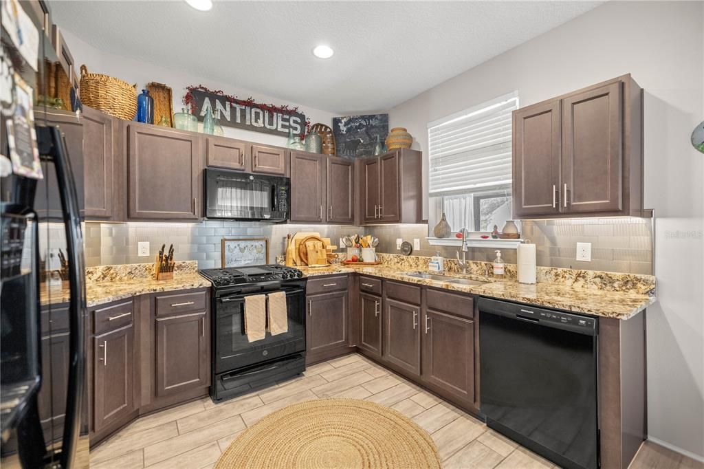 Active With Contract: $239,000 (3 beds, 2 baths, 1392 Square Feet)