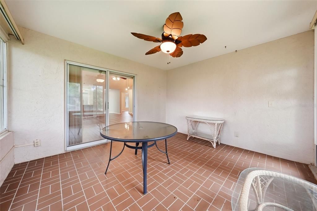 For Sale: $267,000 (2 beds, 2 baths, 1356 Square Feet)
