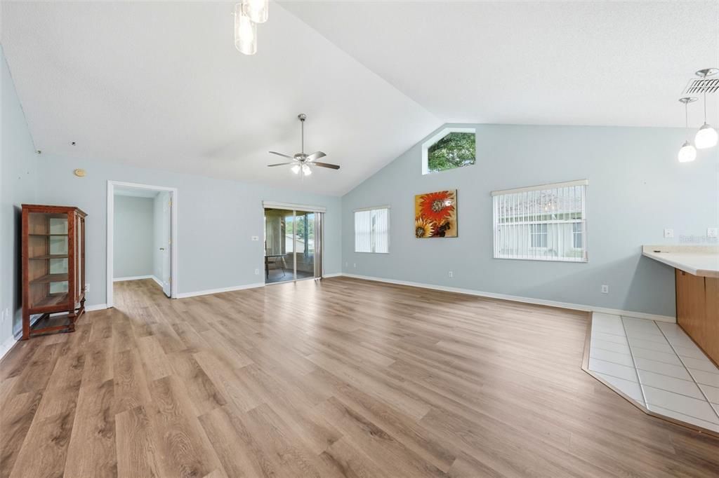 For Sale: $267,000 (2 beds, 2 baths, 1356 Square Feet)