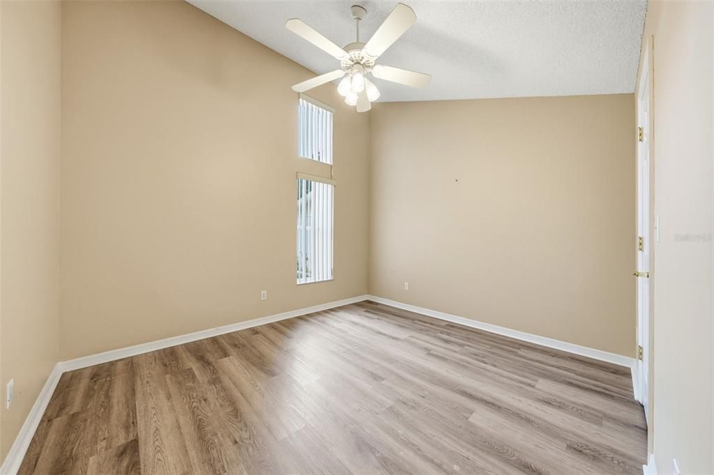 For Sale: $267,000 (2 beds, 2 baths, 1356 Square Feet)