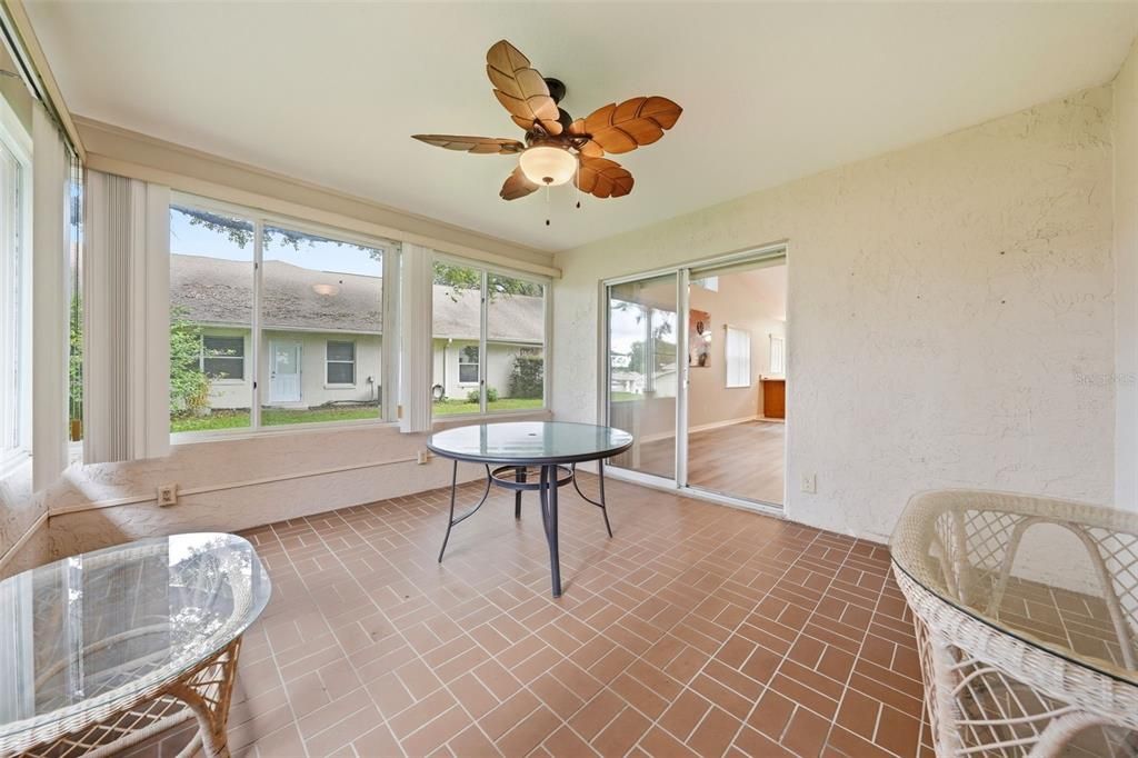 For Sale: $267,000 (2 beds, 2 baths, 1356 Square Feet)