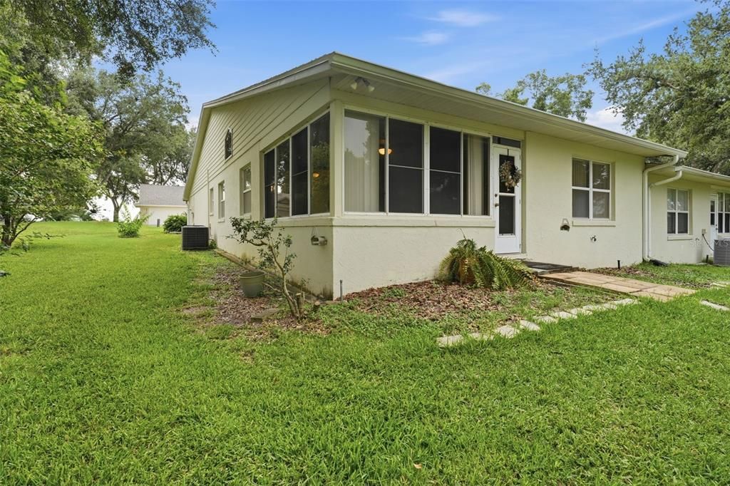 For Sale: $267,000 (2 beds, 2 baths, 1356 Square Feet)