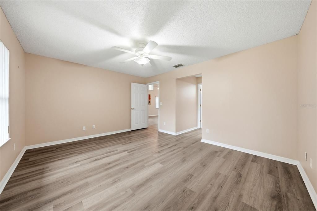For Sale: $267,000 (2 beds, 2 baths, 1356 Square Feet)