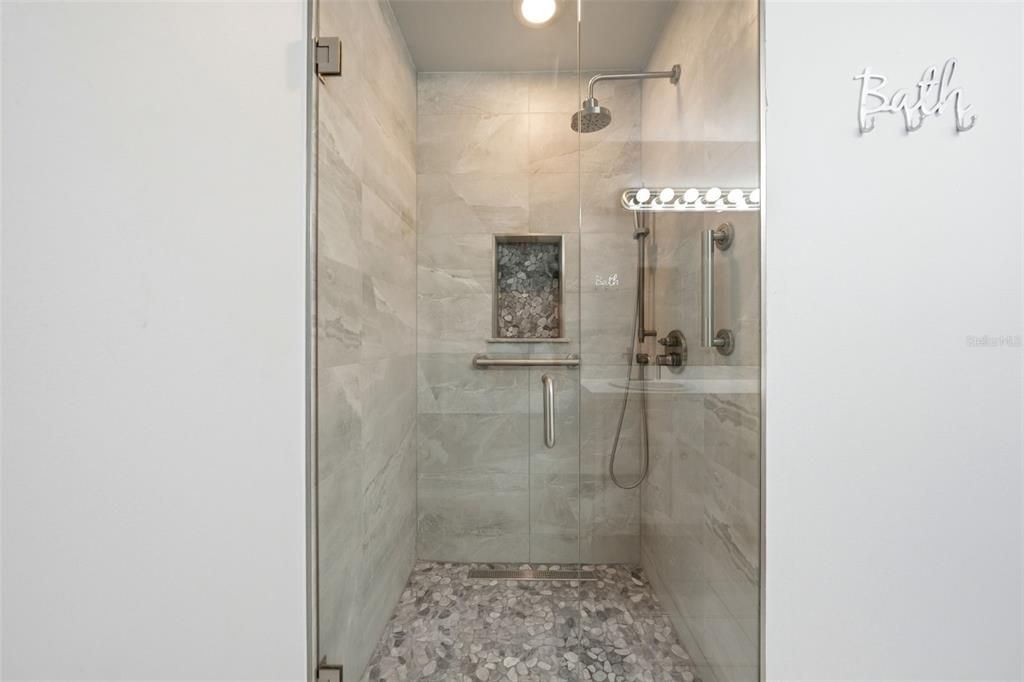 For Sale: $267,000 (2 beds, 2 baths, 1356 Square Feet)