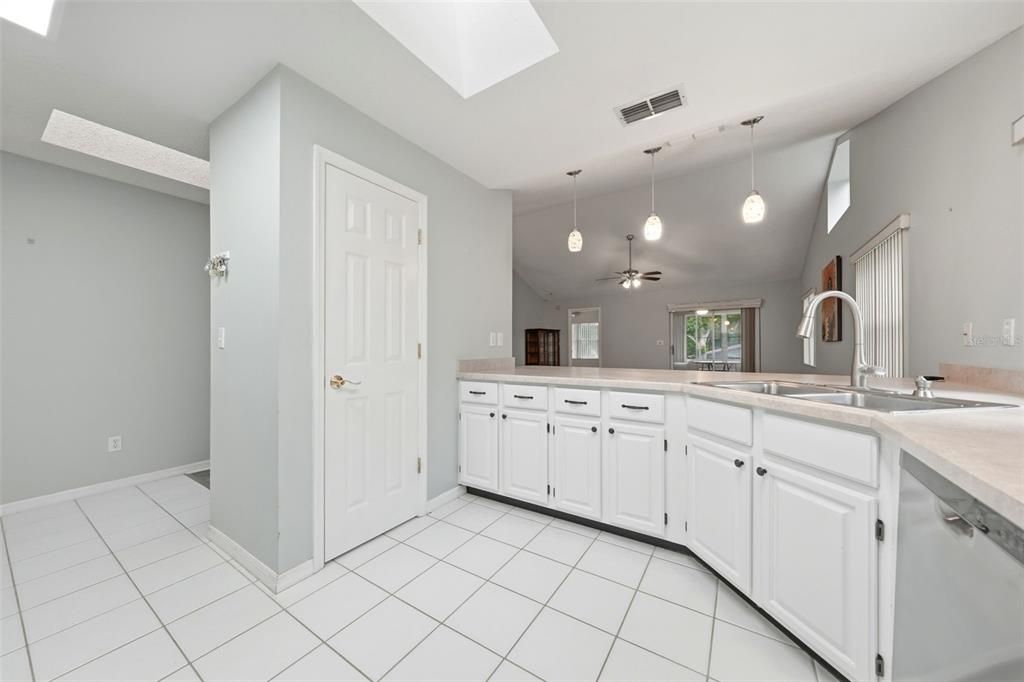 For Sale: $267,000 (2 beds, 2 baths, 1356 Square Feet)