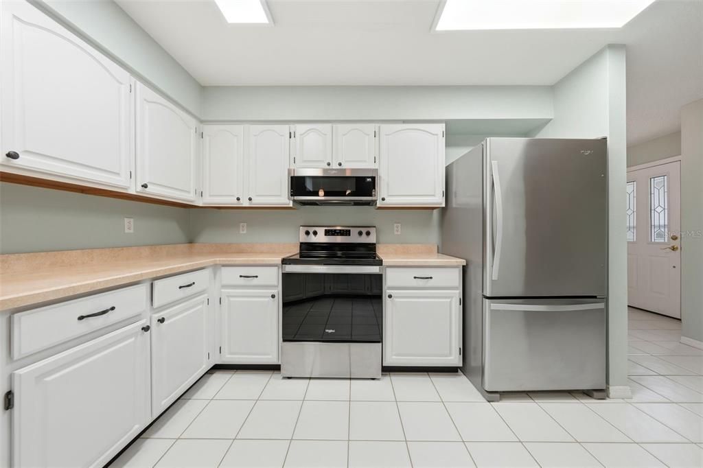 For Sale: $267,000 (2 beds, 2 baths, 1356 Square Feet)