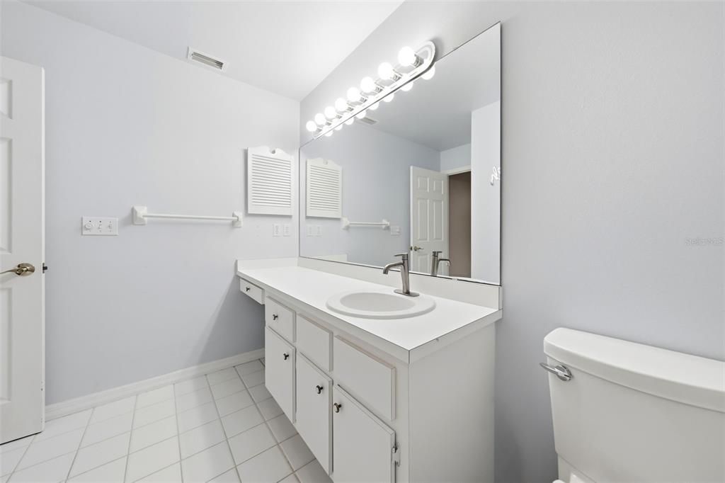 For Sale: $267,000 (2 beds, 2 baths, 1356 Square Feet)