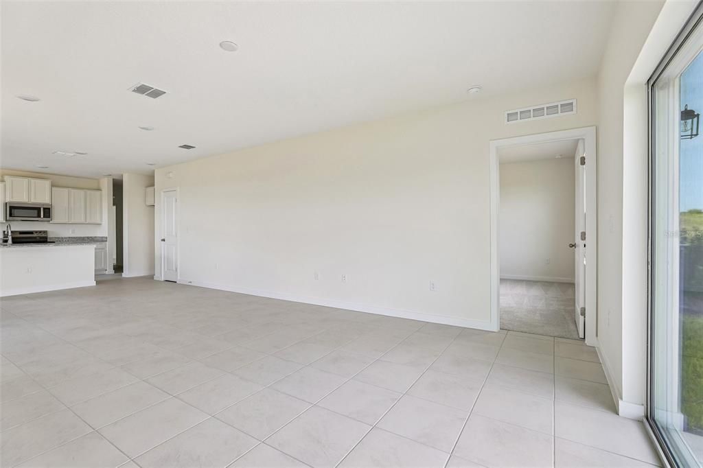 На продажу: $315,990 (3 спален, 2 ванн, 1624 Квадратных фут)