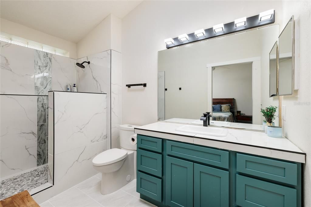 For Sale: $384,900 (3 beds, 2 baths, 1256 Square Feet)