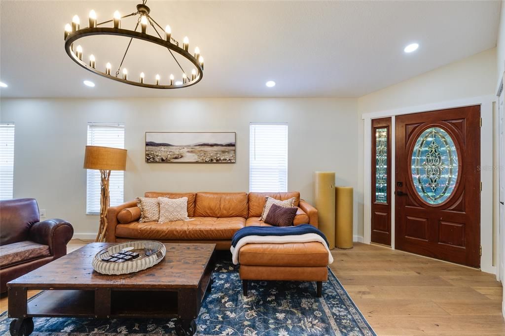 For Sale: $384,900 (3 beds, 2 baths, 1256 Square Feet)